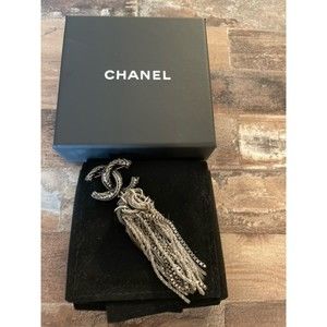 Chanel Ruthenium Silver Metal CC Knot Tassel Fringe  Brooch 2017 17A Dust Bag